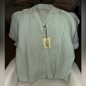 NWT Daily drills seersucker boxy top in green/white stripe. Never worn size XS/S